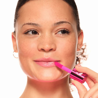 ESSENCE - Hydra Kiss Lip Oil - 06 Cranberry is Back